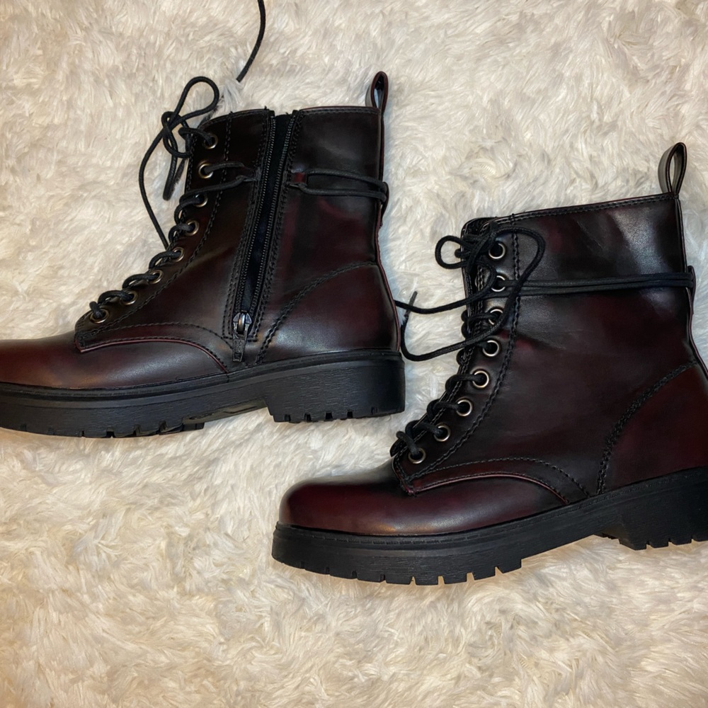 SO burgundy women’s combat boots